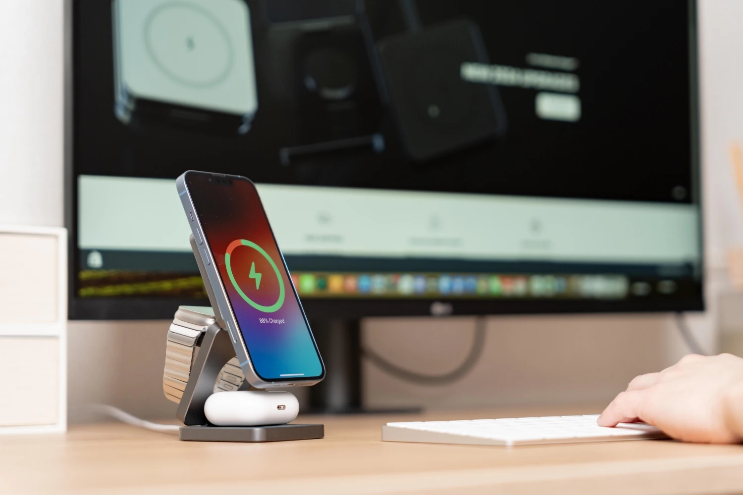 3 In 1 Foldable Magnetic Wireless Stand For IPhone 16 15 14 13 Pro/Max/Plus 3/2 Station Dock Fast Charger Holder_voghion.com