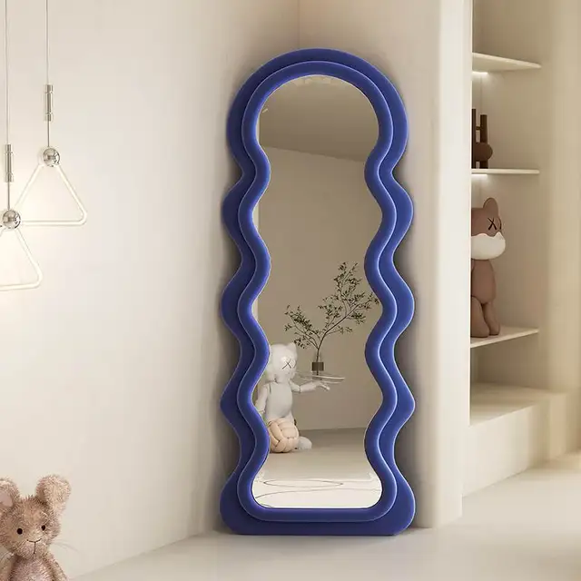 북유럽 스타일 전체 길이 거울: 현대 미니멀리스트 홈 데코에 세련된 터치