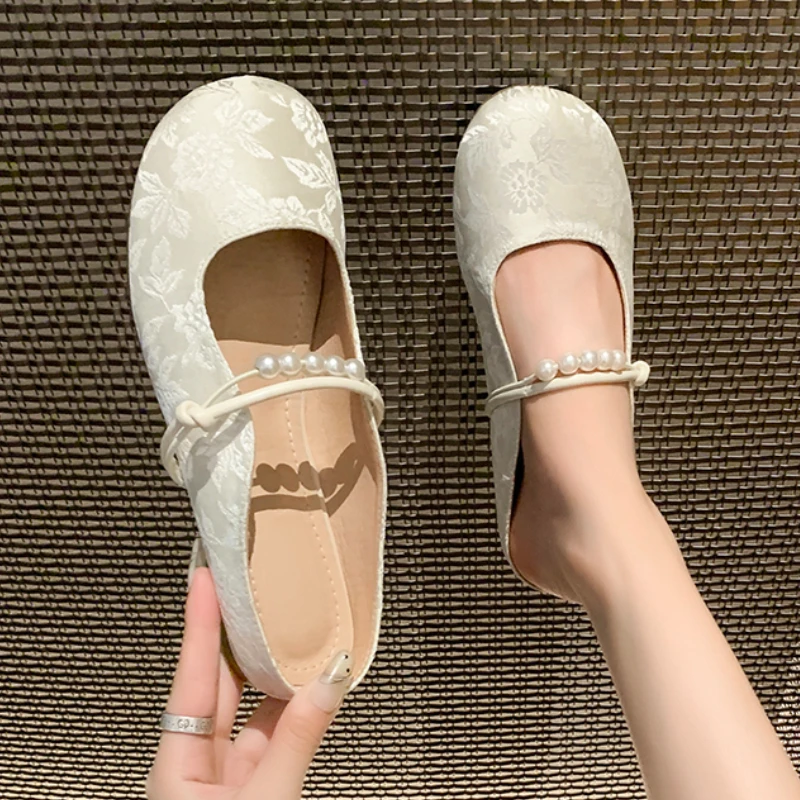 

Женские летние тапочки, новинка, плоские, круглые, вышитые бисером, легкие, с мягкой подошвой