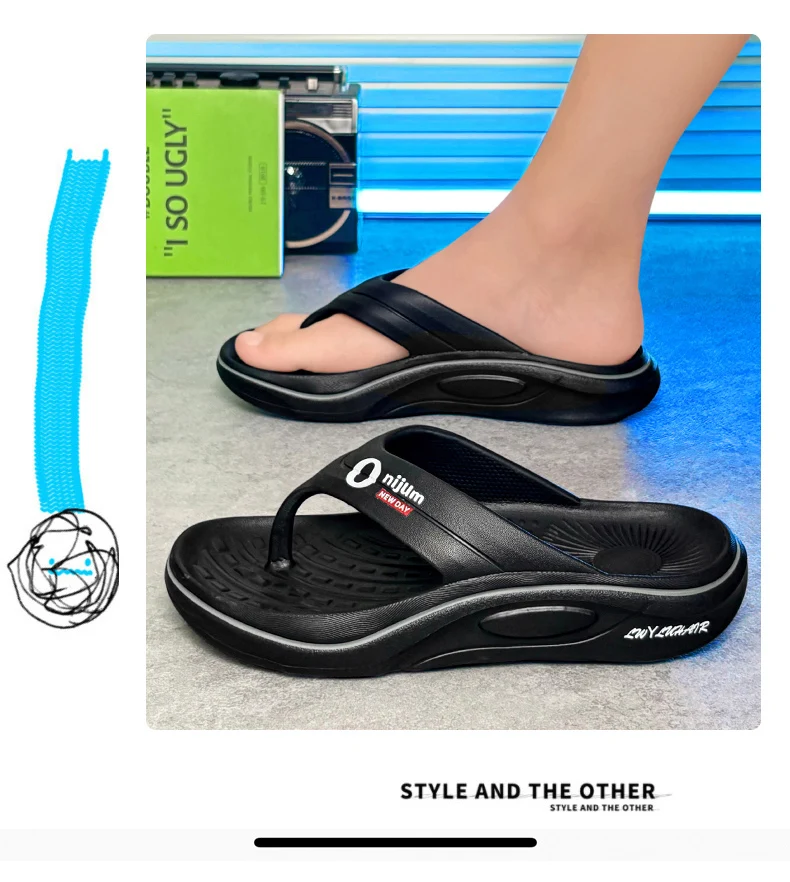 شباشب رجالية صيفية غير قابلة للانزلاق من مادة EVA صنادل منزلية خفيفة الوزن شرائح ناعمة عالية الجودة موضة حمام الشاطئ في الهواء الطلق