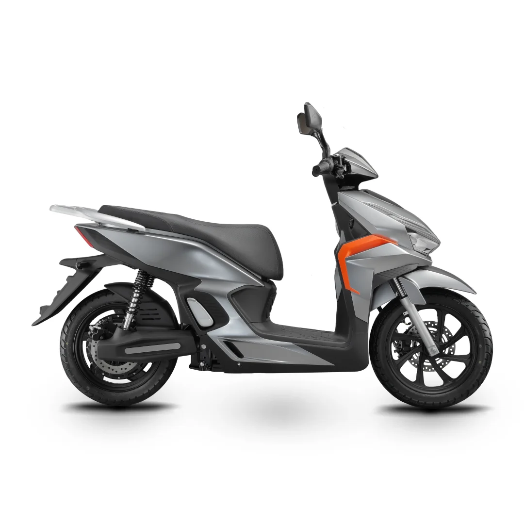 2025 New 1500W Electric Sports Motorcycle Long Range Vintage Motorbike with 72V Voltage and Stylish 3
