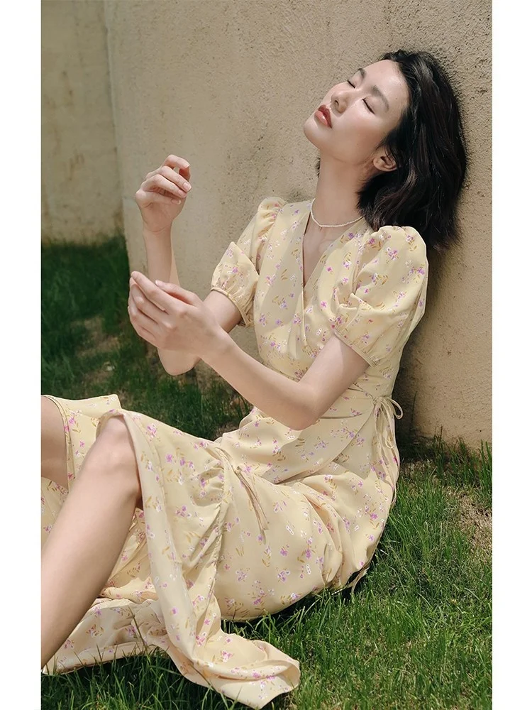 

V-neck Short Sleeve Dress Fragmented Flower Dress New One Wrap Dress Women's Summer French Bubble Sleeve Fishtail Dress