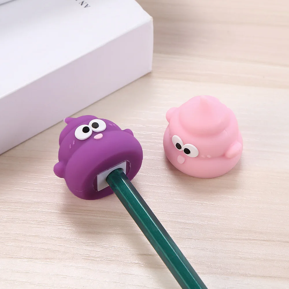 50pcs 초등학생을위한 크리 에이 티브 미니 귀여운 똥 연필 깎이 편리한 연필 깎이 어린이 보상 선물