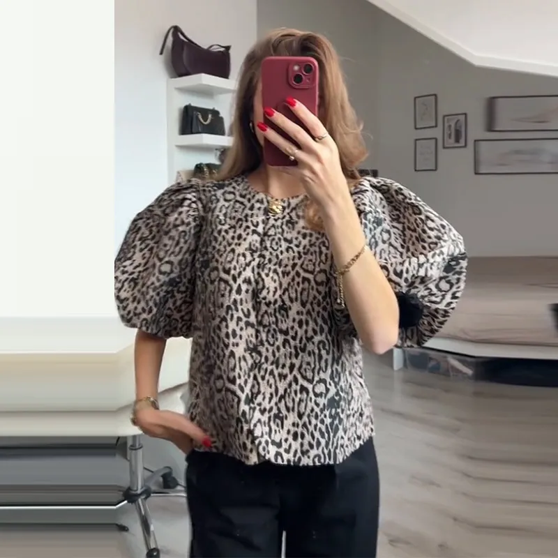 Blusas de manga abullonada con estampado de leopardo para mujer, blusas de verano 2025 con cuello redondo, botones sueltos, tops cortos que combinan con todo, ropa de calle de moda para mujer