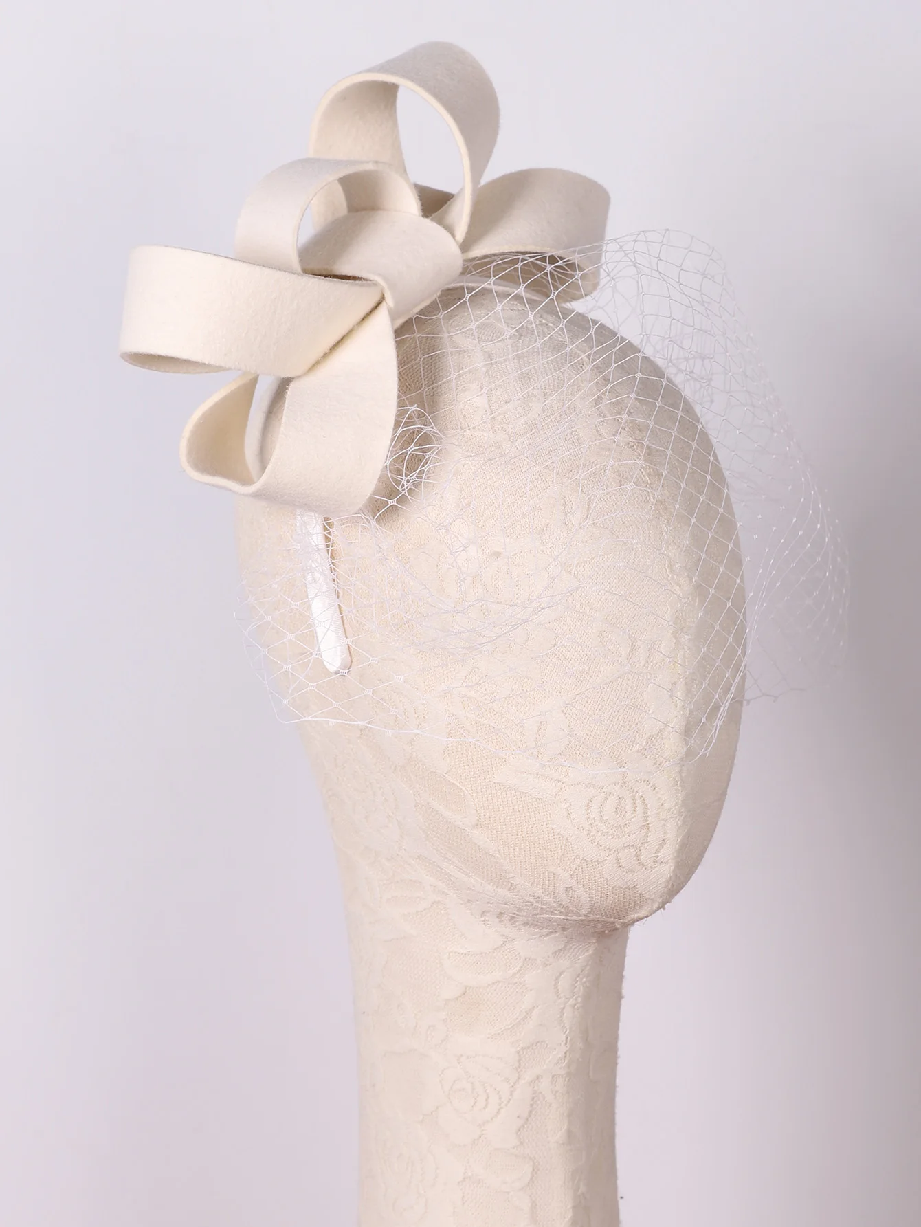 Elegant White Wool Felt Fascinator with Veil and Bowknot - Perfect for Weddings, Tea Parties, and Church Events
