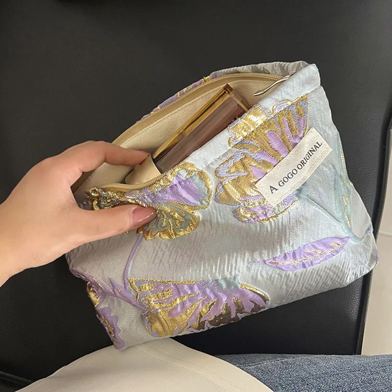 

Vintage Blue Purple Flower Embroidery Fabric Cosmetic Bag Women Portable Large Capacity Makeup Bag Travel Storage Bag Organizer