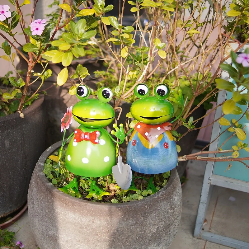 Garden Statue Garden Decoration Animal Ornaments Garden Frog Statue Outdoor Decor Cute Metal Frog Yard Art Sculpture 3D Spring Figurine for Lawn Patio