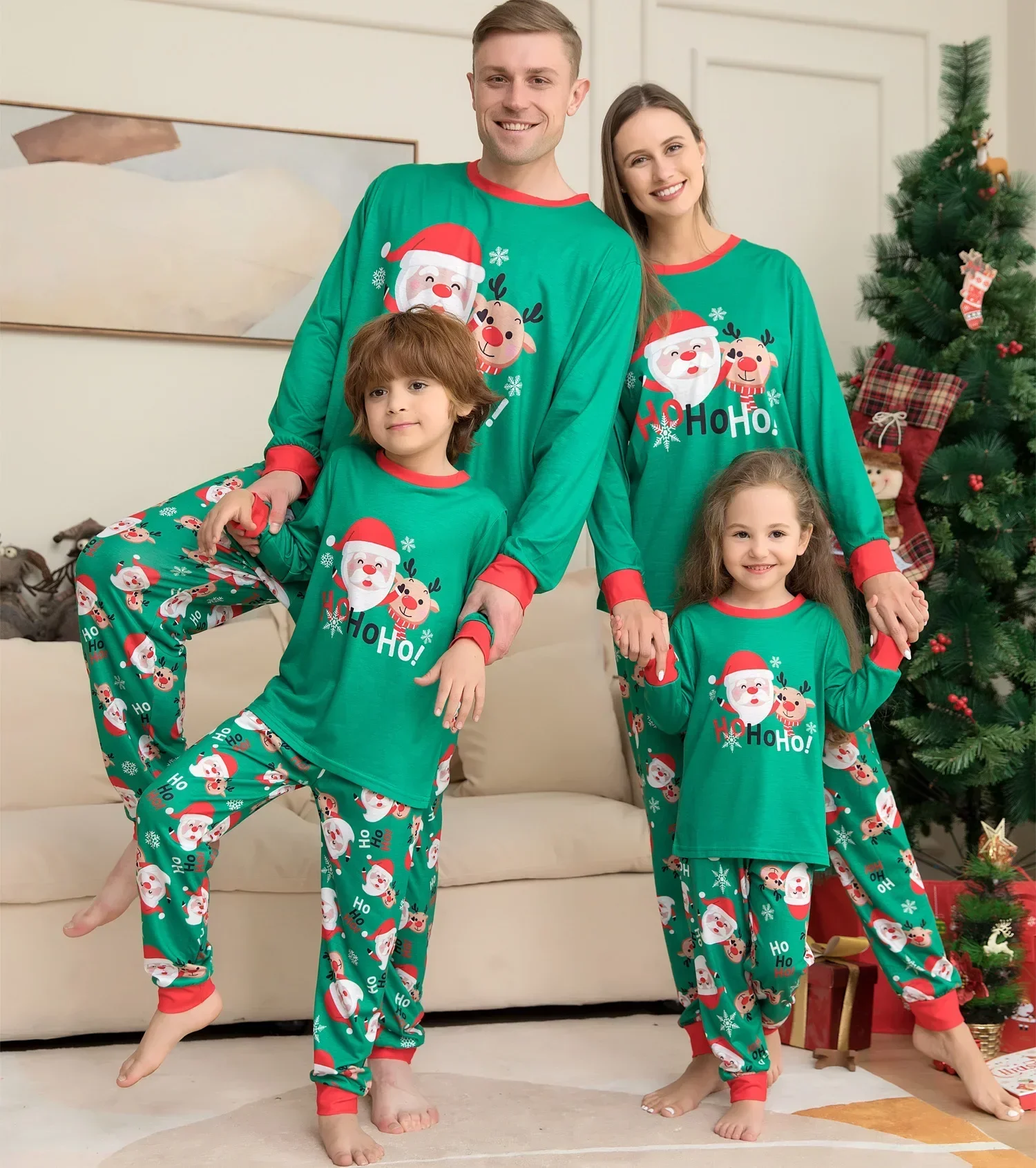 thumbnail image 2 of Conjunto de pijamas navideños de 2 piezas con estampado de dibujos animados para familia, mamá, hija, papá, hijo, bebé y perro, ropa a juego para Año Nuevo, 2 of 5
