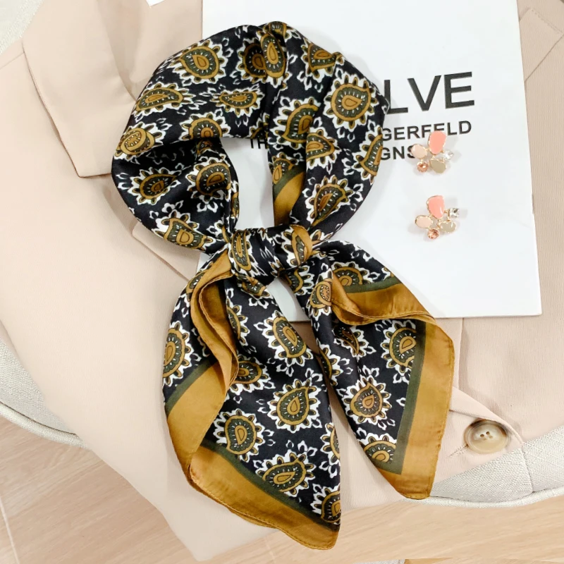 70X70CM Shawls Luxury Popular Print Headcloth Four Seasons Sunscreen Small Fashion Letter Silk Scarves bandanna foulard 5