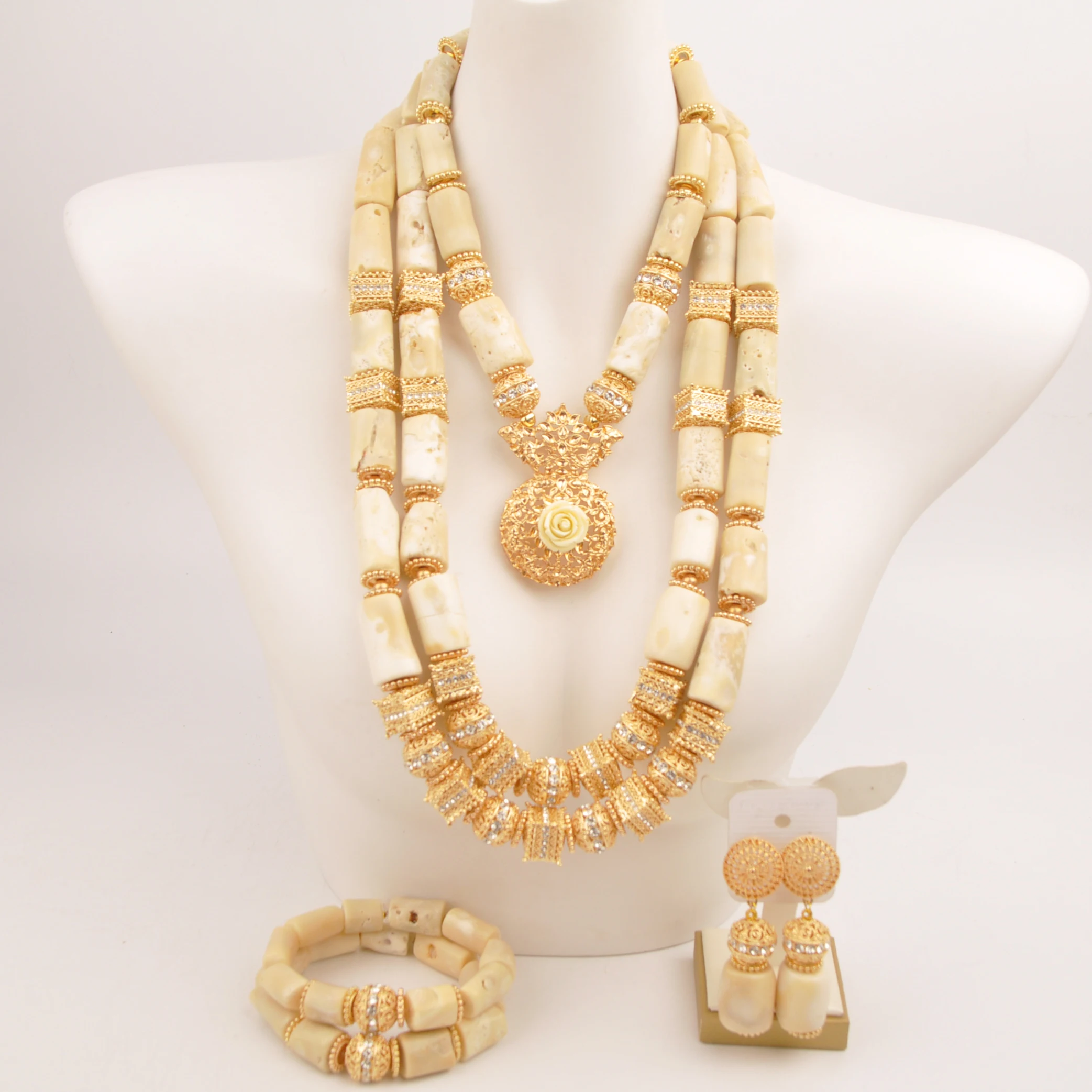 

Комплект из колье и серёг