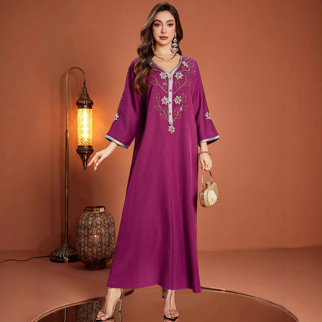 جلابية فوشيا بتطريز فضي أنيق