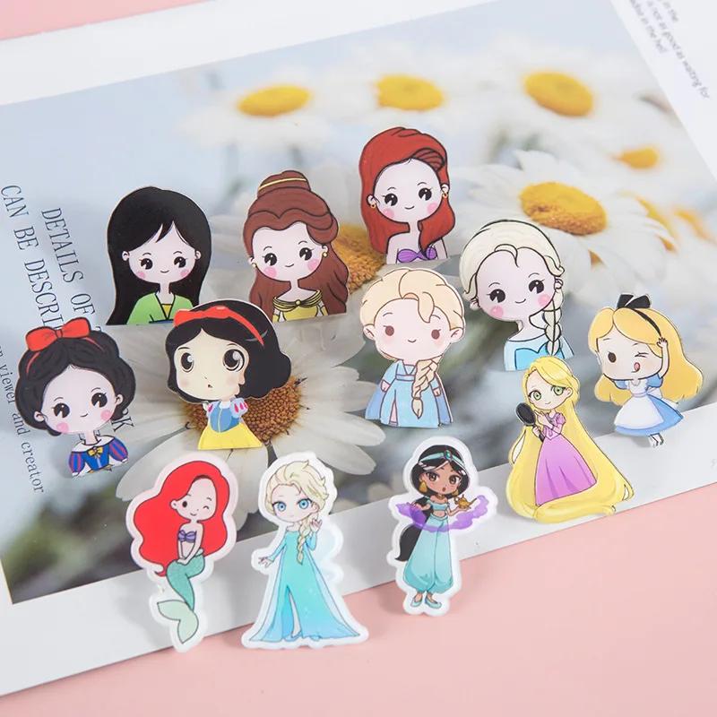 

Disney Princess Brooch Snow White Mermaid Elsa Jasmine Princess Cinderella Metal Pin Cute Cartoon Girl Pin Bookbag Pendant Badge