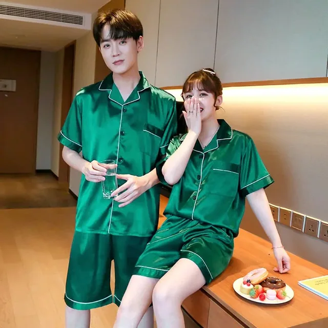 Couleur unie vêtements de nuit soie Satin Pyjamas Couple ensemble à manches courtes Pyjamas costume Pijama femmes hommes vêtements de détente grande taille Pj ensemble