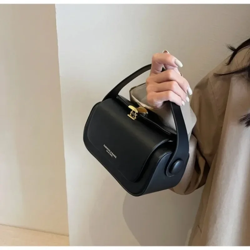 حقيبة كتف جلد أسود متعددة الاستخدامات