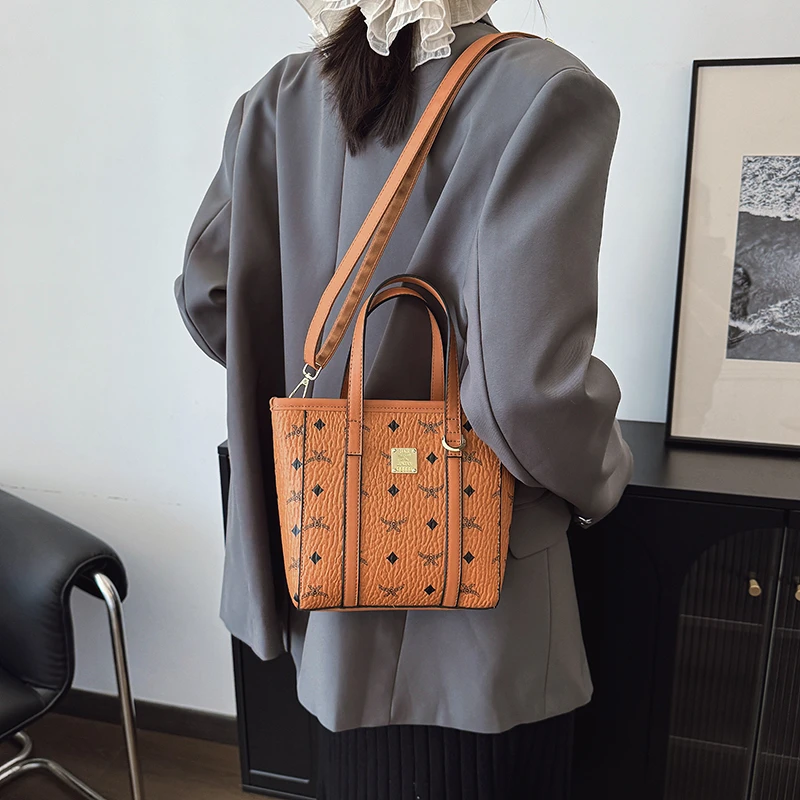 حقيبة كروس بسيطة مع حزام قابل للفصل، وهي محفظة متع...