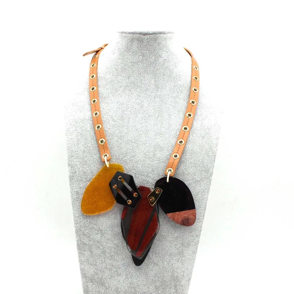 

Luxury Designer Leather Necklace For Women Acrylic Metal Choker Hot Newest Fashion Pendant Necklace Jewelry Accessories