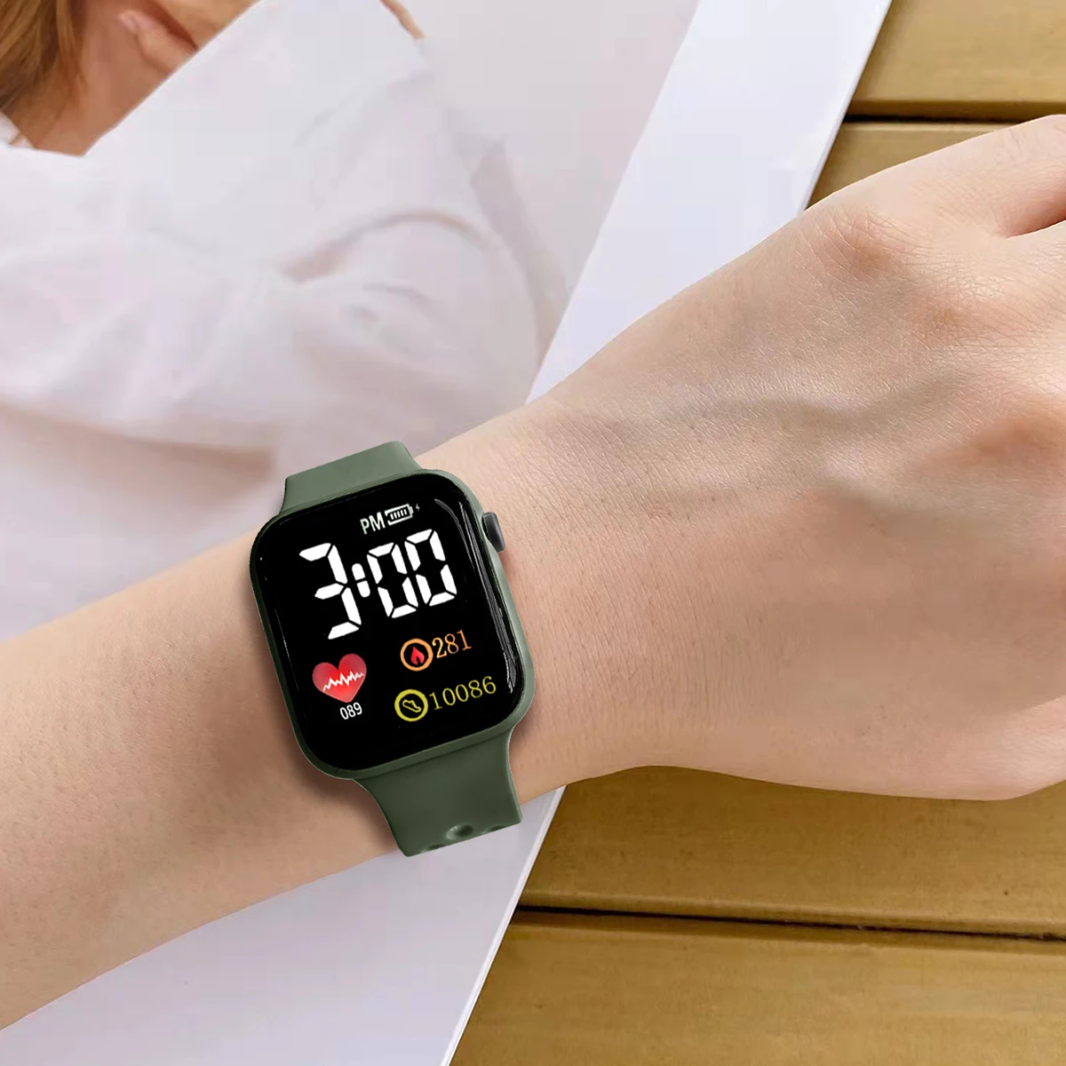 Children's Smart Watch Personalized Fashion Square Love Electronic Watch Boys and Girls Sports Watch Bracelet 4