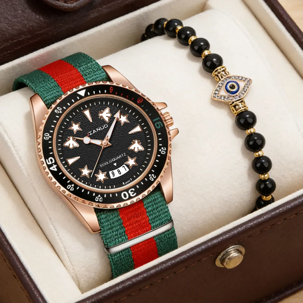 Elegant Quartz Watch with Calendar and Luminous Hands on a Stylish Nylon Strap