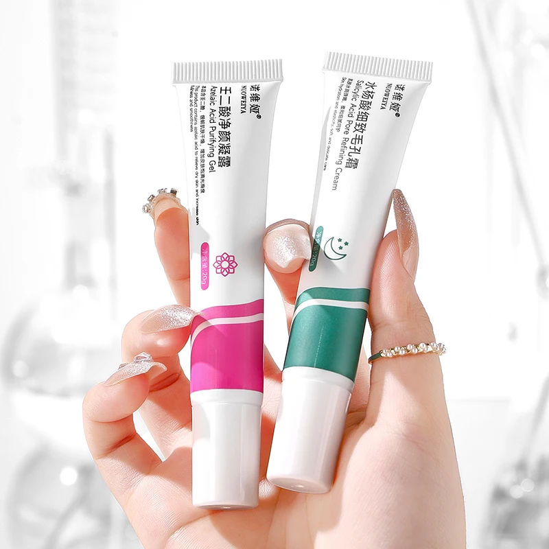 تحتوي كريم الجل المرطب على حمض الجلسرين والسيليسيل...