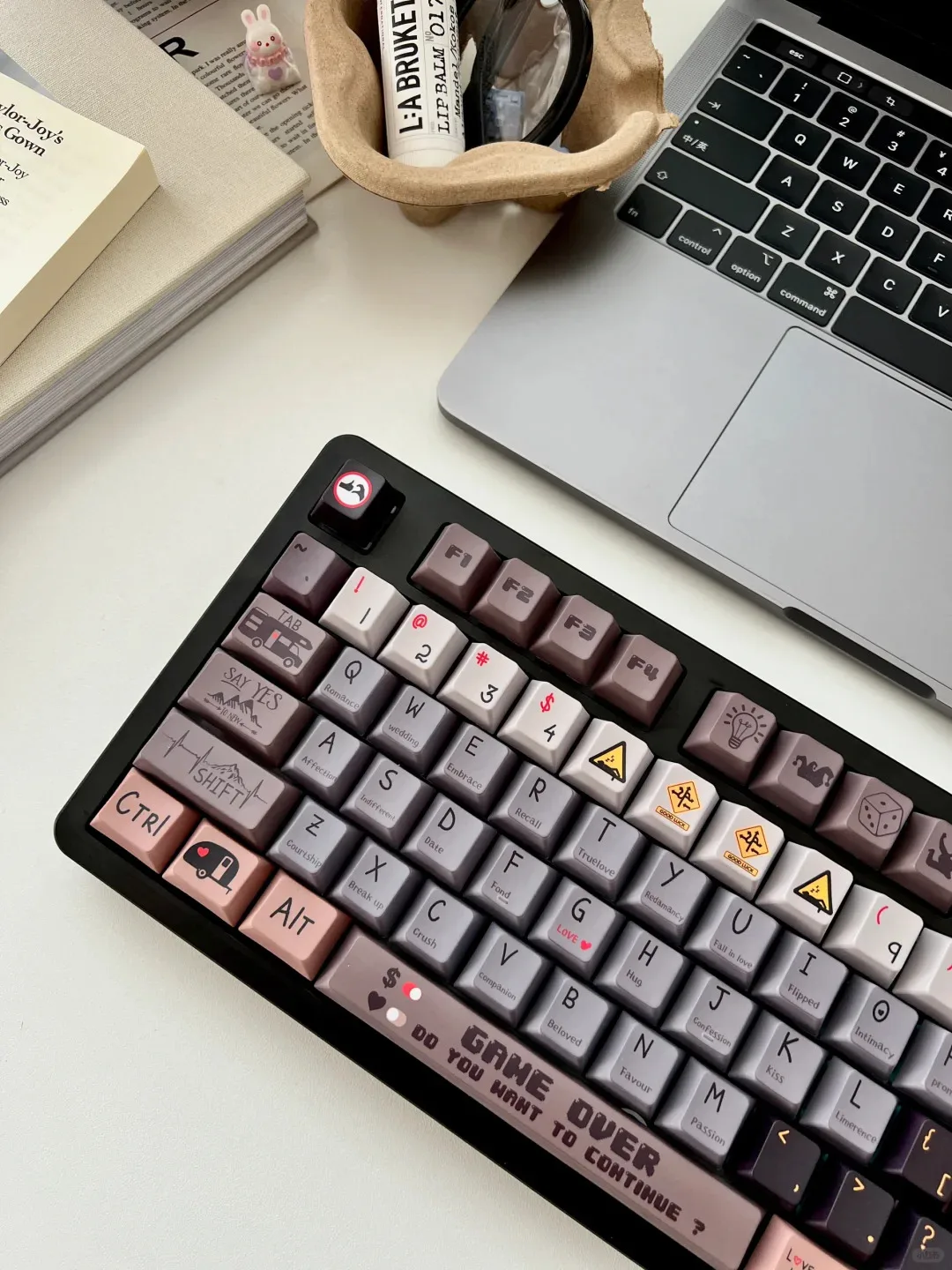 alto material PBT, apto para ANSI, layout
