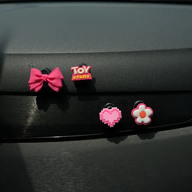 귀여운 만화 캐릭터 디자인과 실용적인 기능을 갖춘 WINGTKP 자동차 장식 후크