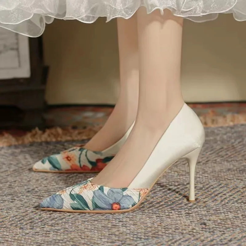 

Luxury Ladies High Heels Silk Flower Stiletto Heel Shoes Women's Elegant and Unique Wedding High Heels 9cm 2023 New Woman Shoes