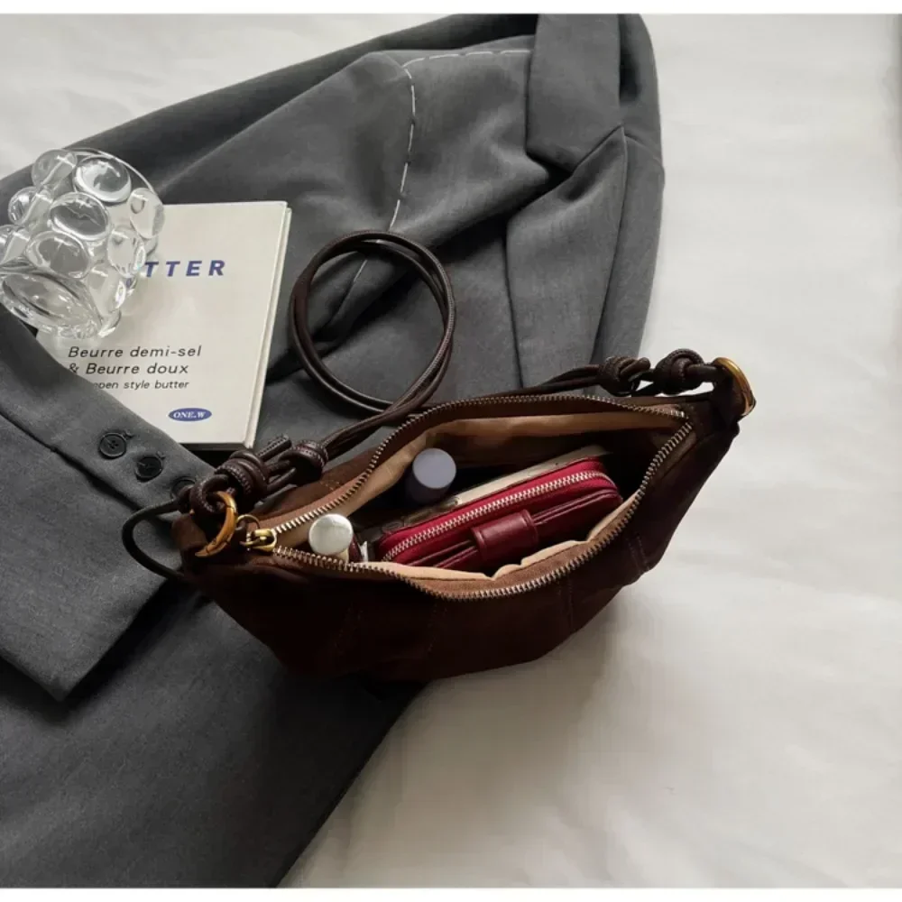【DISCERNMENT】Moun Leather Croissant Cross Bag Croissant Leather Crossbody Bag (Brown) – The WES Studio