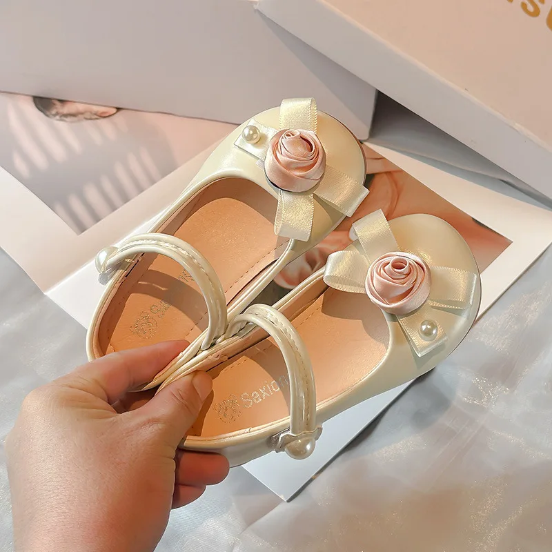Girls Flat Shoes Soft Sole Kids Princess Shoes with Sweet Flowers New Cute Girls Dress for Performance Dance Show