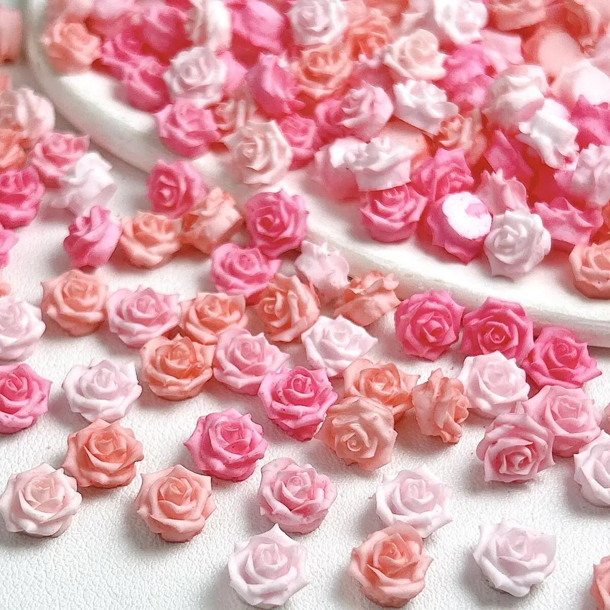 50개입 달콤한 발광 핑크 로즈 레진 네일 참 3D 창의적인 단색 부드러운 꽃 네일 아트 장식 DIY 젠틀 윈드 네일