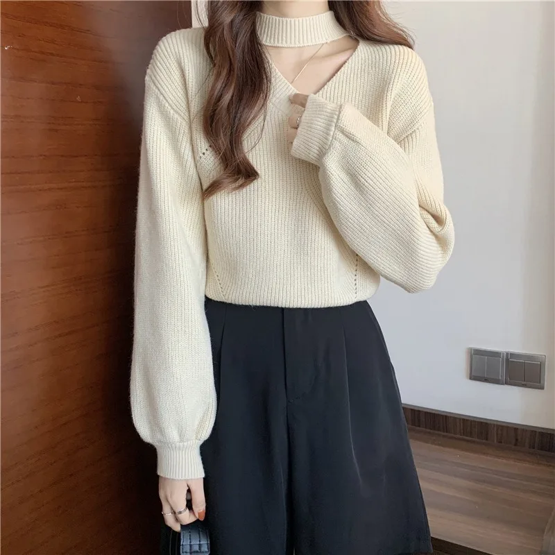 

Hanging neck V-neck knitted autumn and winter new design sense, niche irregular bottom sweater for women