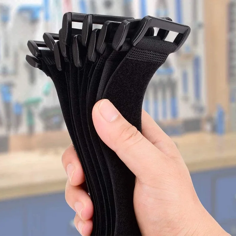 Gros plan sur une sangle Velcro 20cm montrant la texture accrochante