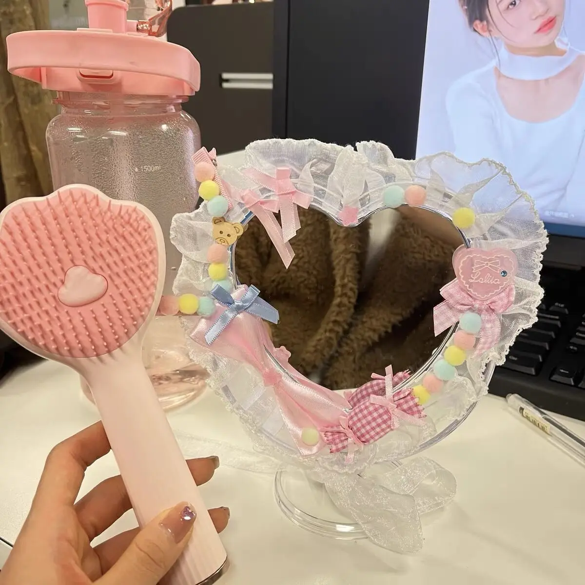 

Lace Mirror Love sided Vanity Mirror Portable Desktop Vanity Mirror Beauty Makeup Mirror Professional Make Up Tools Girl Gift