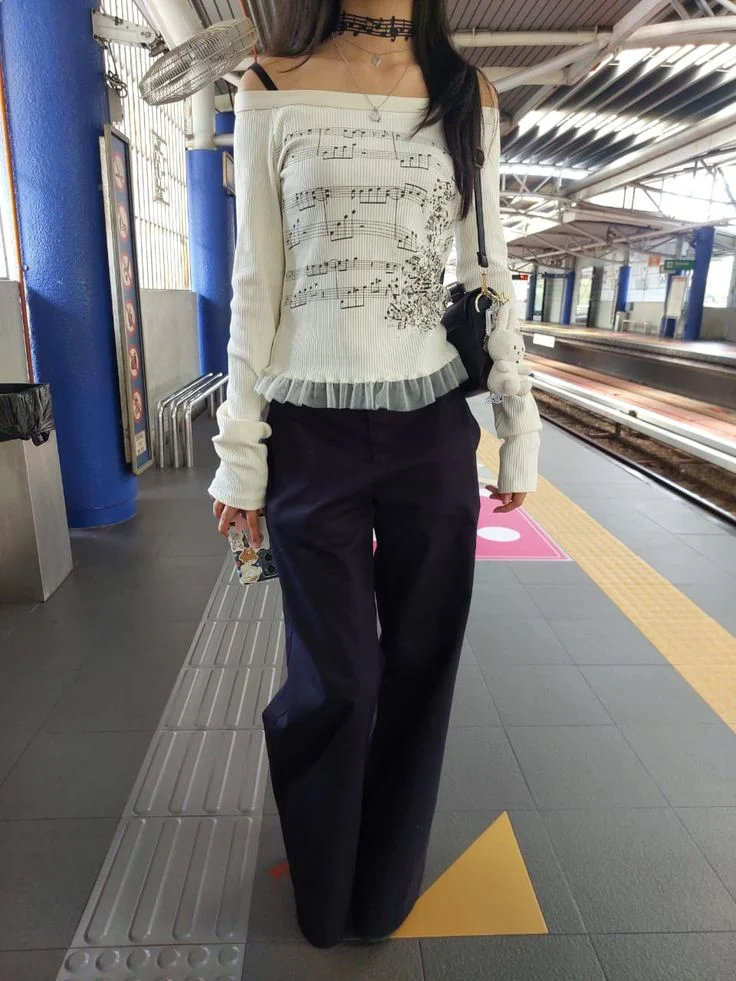 Women´s Slim Fit Off-Shoulder Top - Long Sleeve Ruffle Trim with Note Print - Image 3