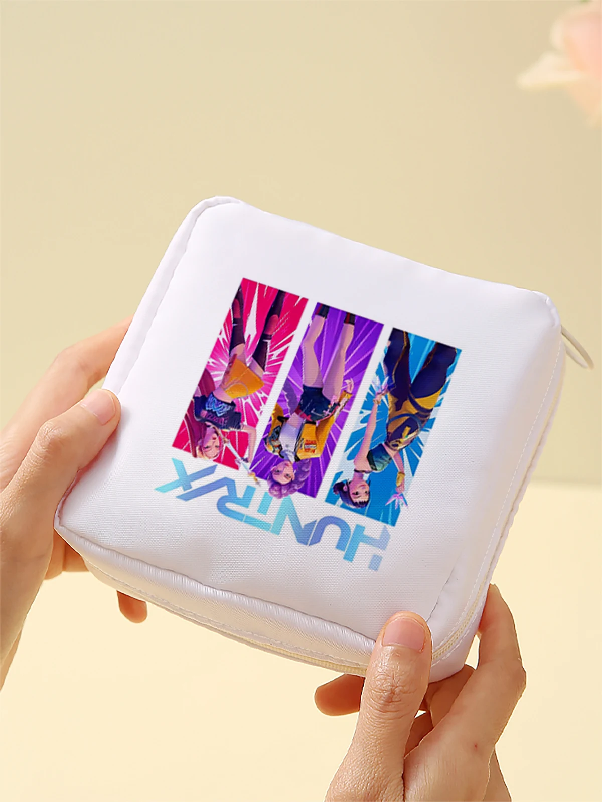 Cartoon pattern printed sanitary napkin storage bag, women's lightweight tissue bag, sanitary tissue bag