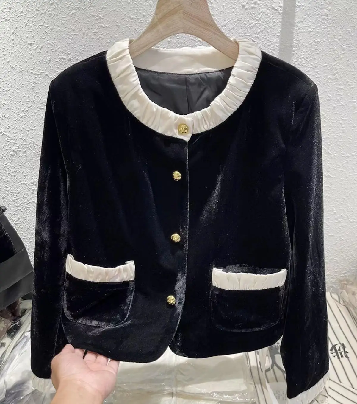 

High-end 2023 Autumn New In Golden Velvet Contrast Short Coat Women's Autumn High Grade Versatile Outwear Jacket Top Trend