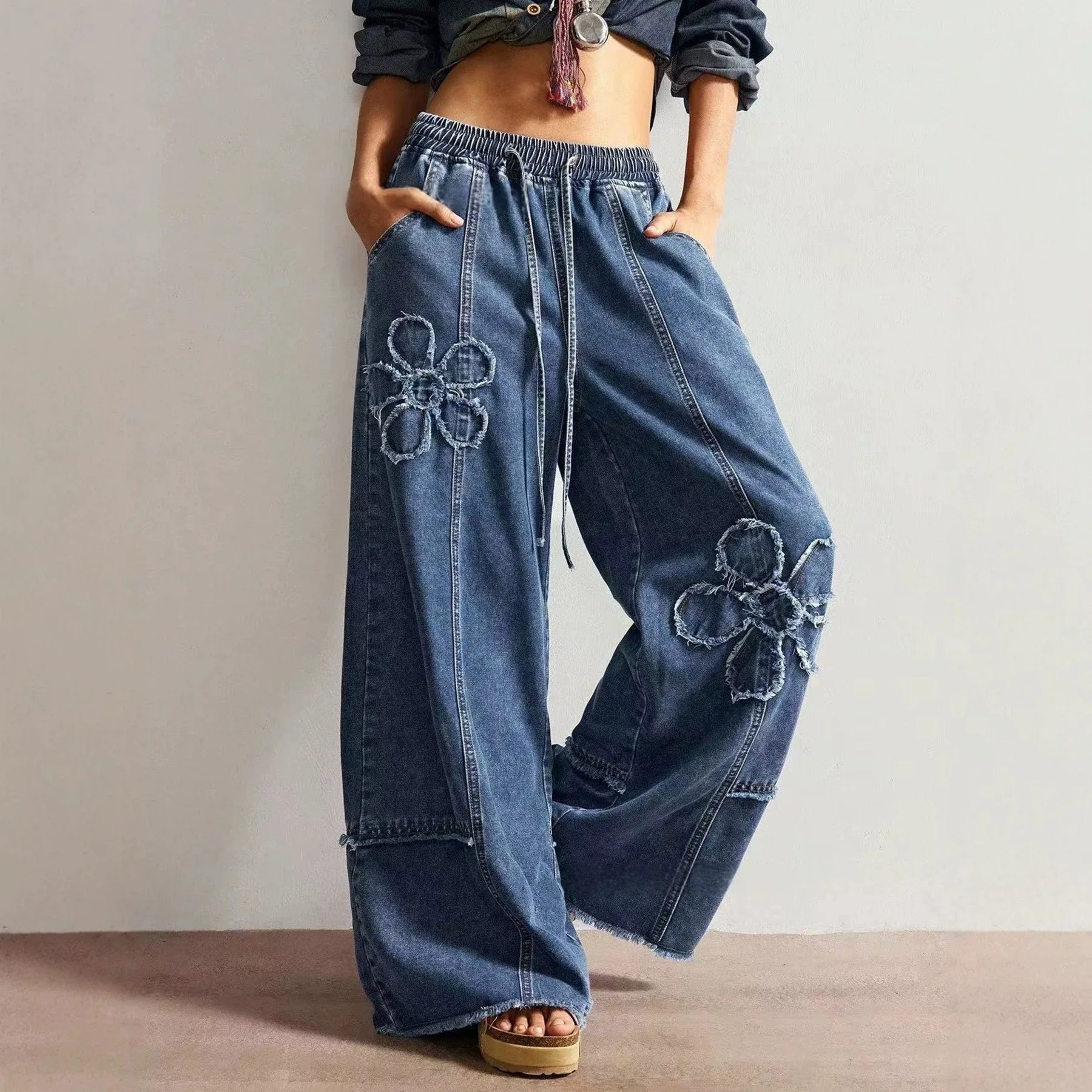 Jean en denim ample à jambe large pour femme, avec cordon de serrage à pampilles, taille élastique, patch brodé, coupe fluide et longueur au sol