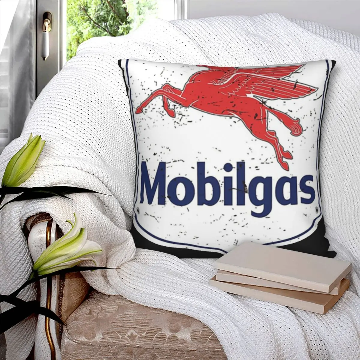 Рисунок 2 - Квадратная наволочка с винтажным логотипом Mobilgas