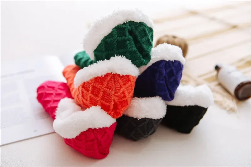 Frauen Winter Warme Dicke Socken Anti Slip Hause Boden Teppich Fuzzy Socken Lamm Wolle Samt Solide Farben Indoor Schlaf Hausschuhe Socken – Detail 5