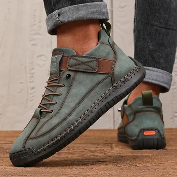 أحذية رجالية مسطحة جديدة مع تصميم ريترو خفيف فاخر مقاوم للماء ومقاوم للاهتراء للعمل في الهواء الطلق والمشي لمسافات طويلة والأحذية الرياضية الترفيهية 2