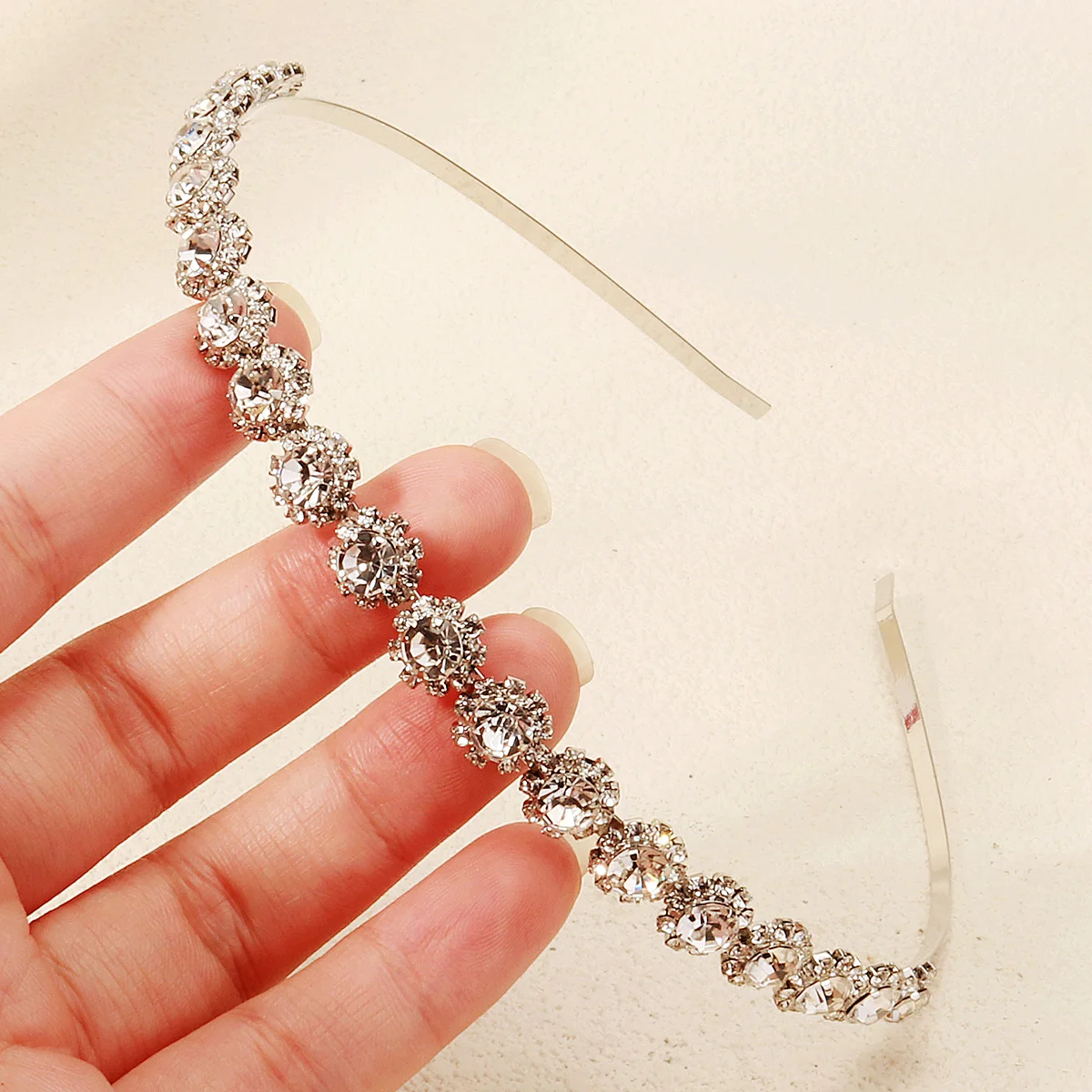 Funkelndes Strass-Stirnband, modische Mädchen-Tiara, Haarschmuck, täglicher Schmuck, Kopfschmuck, einfache Haarkrone – Detail 13