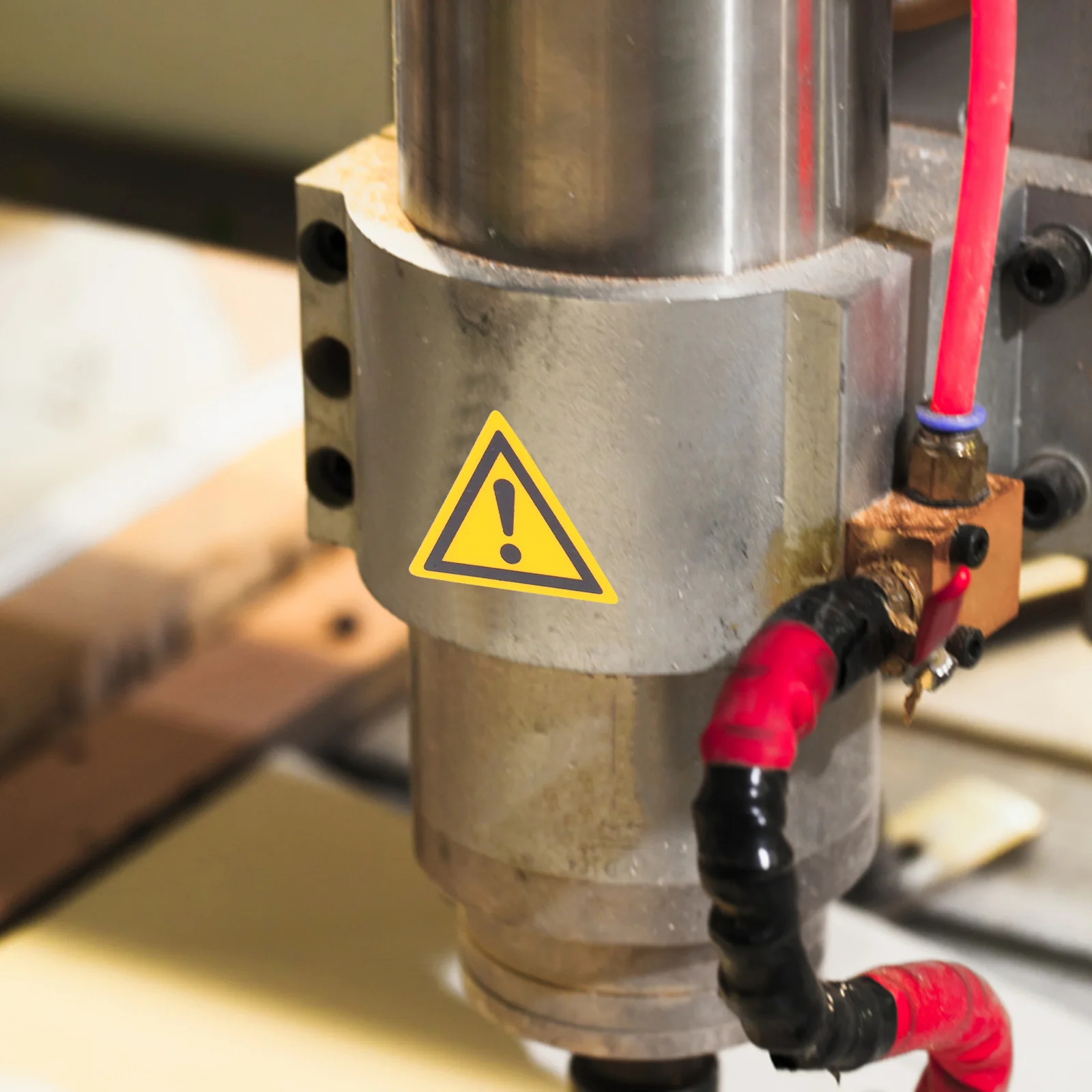 Рисунок 6 - наклейки на автомобиль