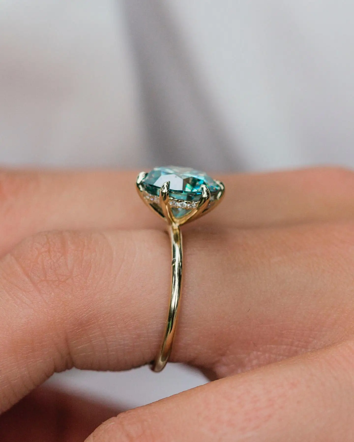JOVOVASMILE Lab Grown Diamond Engagement Rings 4 Carat 10mm Round Brilliant Fancy Blue Moissanite 18k Gold 6-Prong Accessory