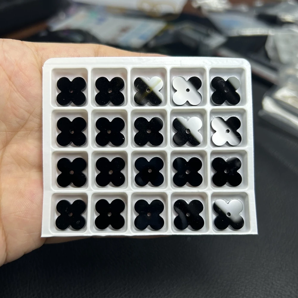 Meisidian 13x13x2mm White Shell Stone Mother of Pearl Center Hole Black Four Leaf Clover VC Gemstone On Sate