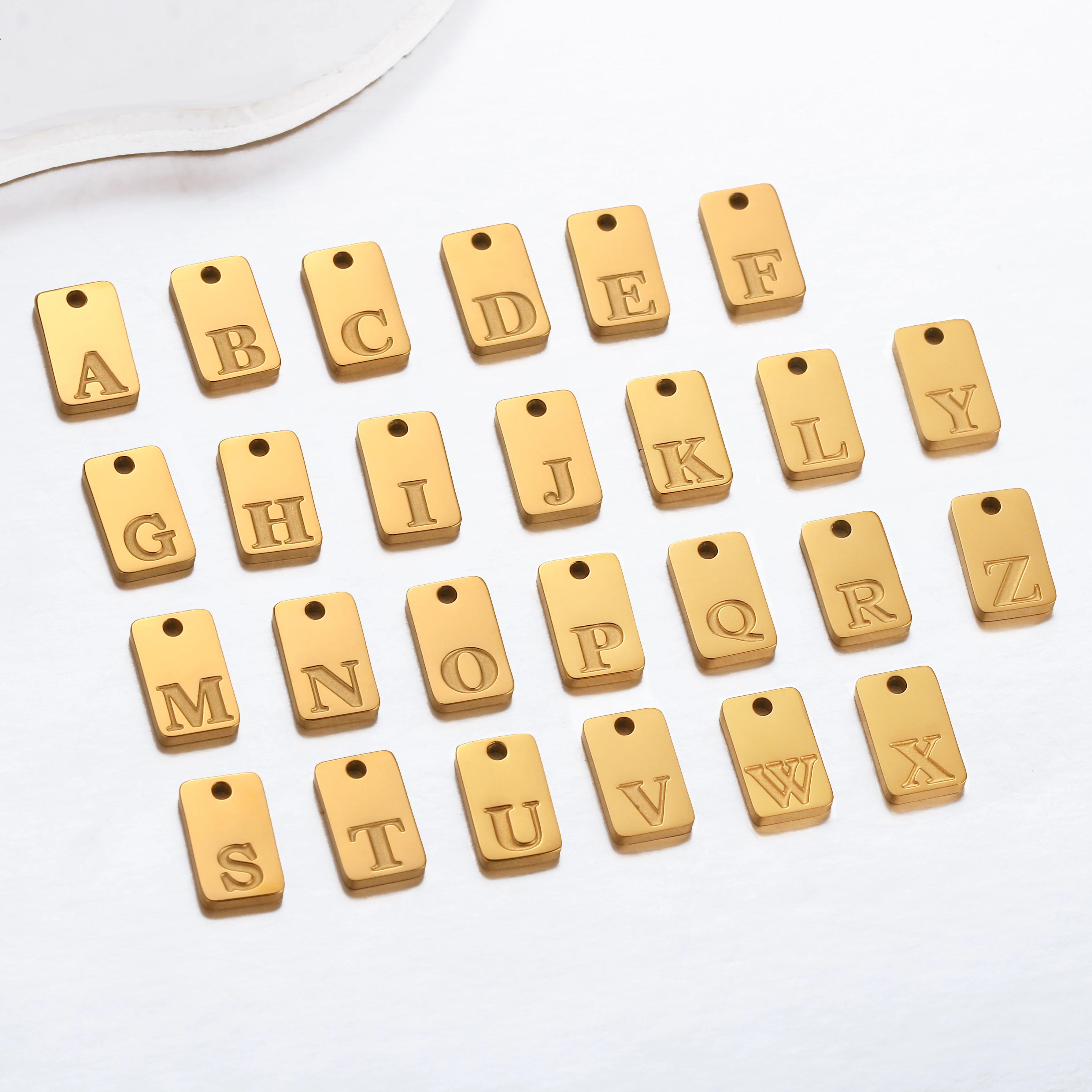 5 Stück polierter Edelstahl quadratischer goldfarbener Anhänger 26 Buchstaben Charm DIY Haustierhalsband Halskette Armband Handwerk Schmuckherstellung – Detail 3
