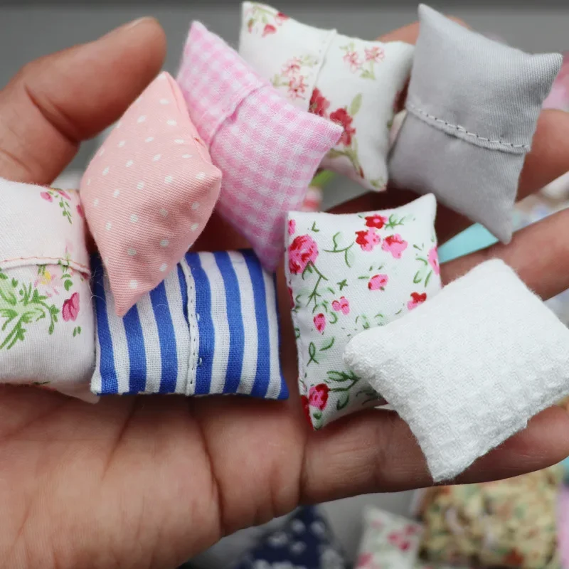 3PCS Cute Flower Pillow Cushions For Sofa Couch Bed For For Doll house 1/12 Dollhouse Miniature Furniture Toys 2