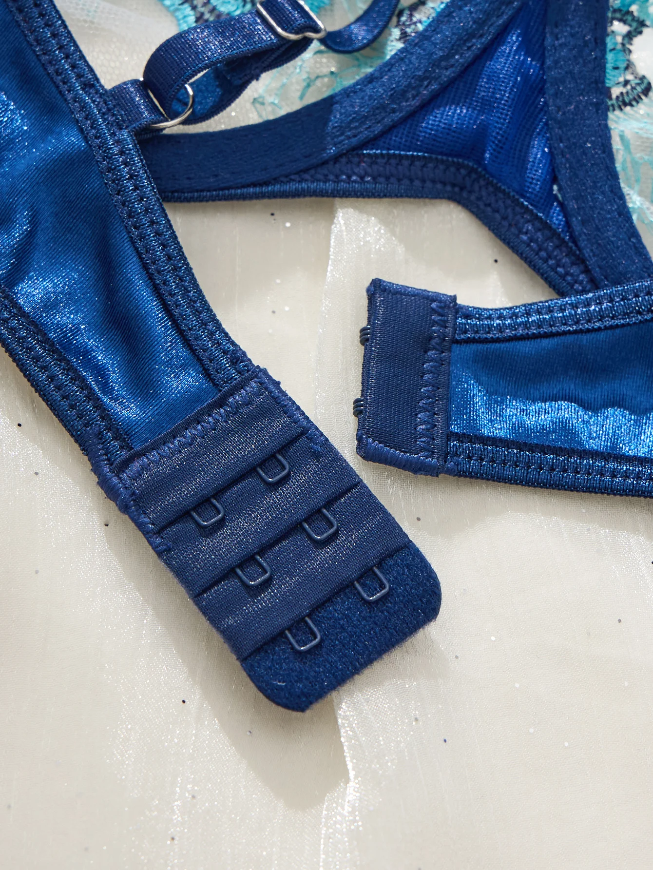 Ensemble de lingerie en dentelle bleue à fleurs avec soutien-gorge à armatures à nœud sur l'épaule et bretelles, culotte ajustable – Tenue intime séduisante pour boudoir