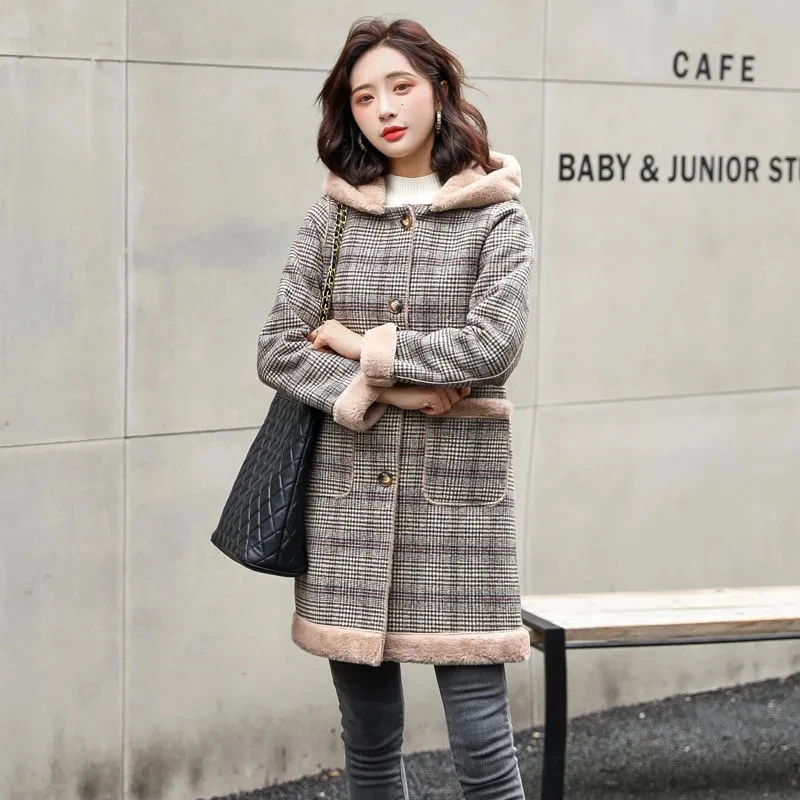 Wome lamb woolen coat  2022 Faux Rabbit Fur autumn winter new short loose elegant Korean Double Breasted Plaid fur outwear