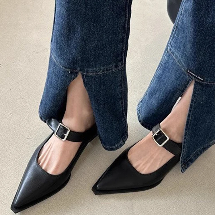 

2024 Fashion New Pointed Leather Shoes Fashion Summer Low Heel Pointed Bag Heel Sandals Metal Buckle Elegant Modern Cool