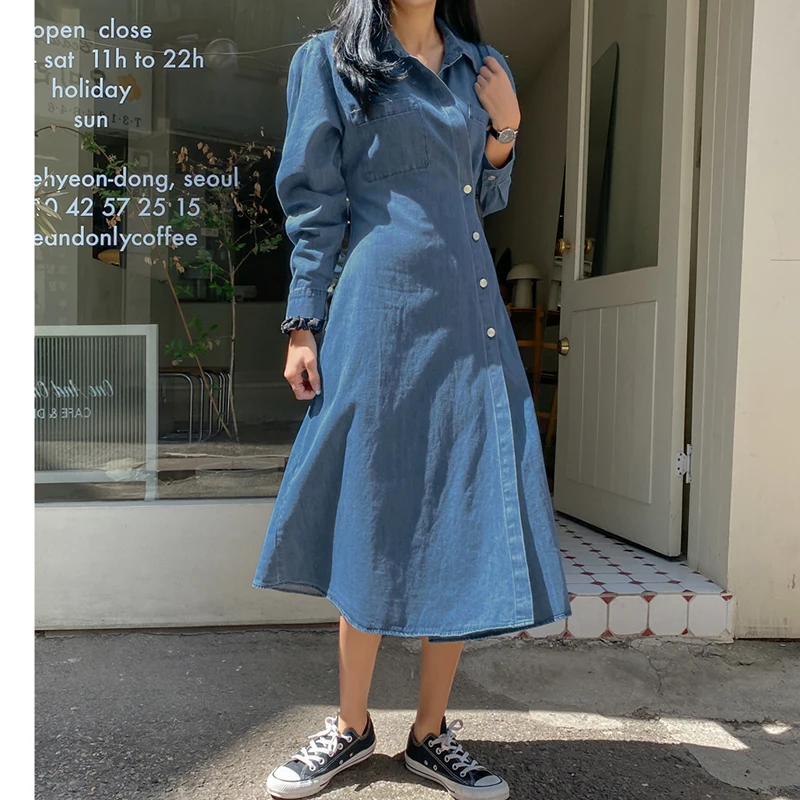 

retro niche lapel with diagonal buckle design for a slim waist, solid color, long washed denim dress for women