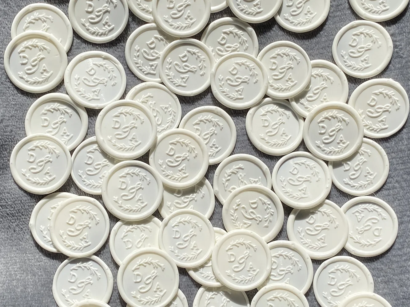 

Индивидуальные наклейки для воска, 100 шт., наклейки для воска с монограммой для свадебного приглашения, клей для восковой подложки